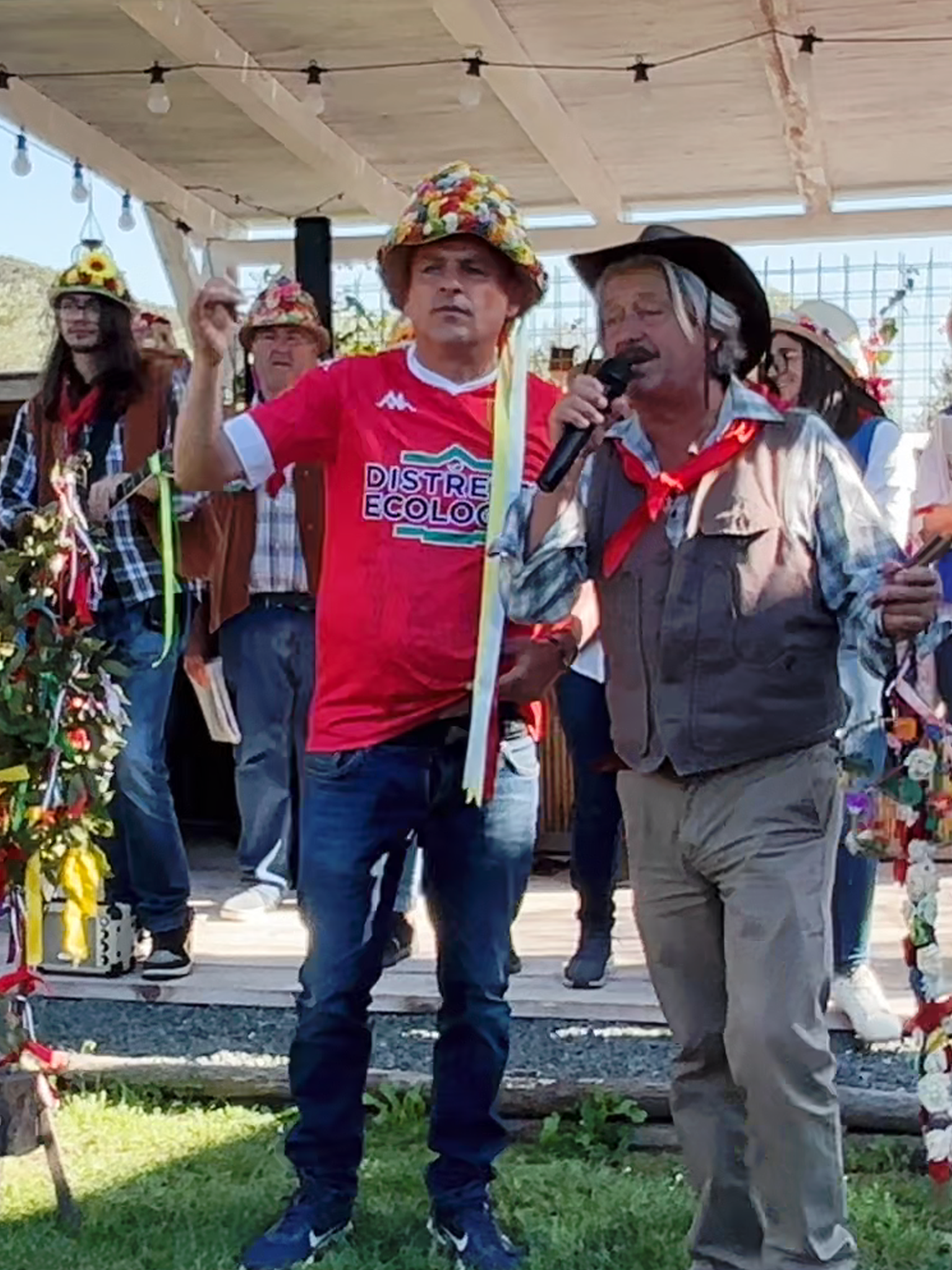 Un B&B in Maremma, vicino al mare di Castiglione della Pescaia, dove il tempo scorre al ritmo delle tradizioni: dal Canto dei Maggerini alla rima in ottava dei poeti estemporanei.